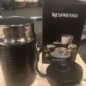 Nespresso Aeroccino 3 in Shiny Black